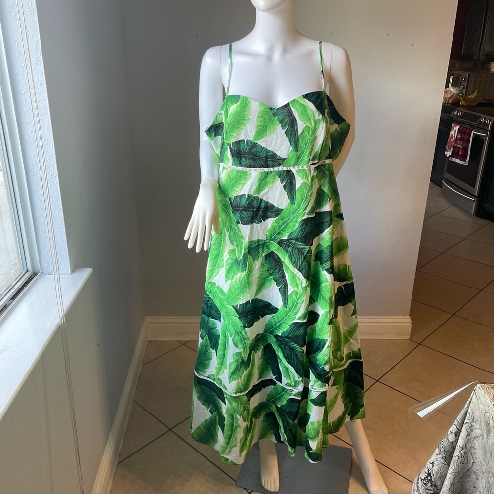 Plus Size Tropical Leaf design Babydoll Dress
Size 2x
New with tags
